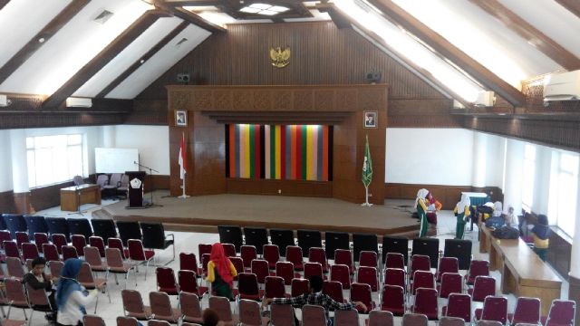 RelawanPintar's tweet photo. Peserta #JAAU sudah di Aula Bupati bersiap siap untuk gladi pentas seni dulu.@iloveaceh @FestivalGIM https://t.co/3X4sNzQfKD