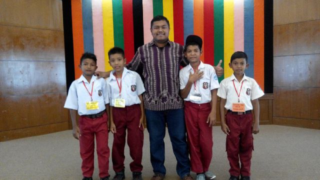 RelawanPintar's tweet photo. Peserta #JAAU sudah di Aula Bupati bersiap siap untuk gladi pentas seni dulu.@iloveaceh @FestivalGIM https://t.co/3X4sNzQfKD