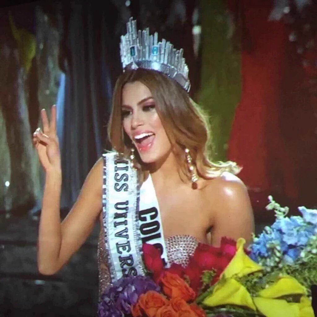 just_stphen's tweet photo. When you thought you've already moved on, but then you get a text from him &amp; realized you haven't. #MissUniverse2015 https://t.co/im4zDsrOIp