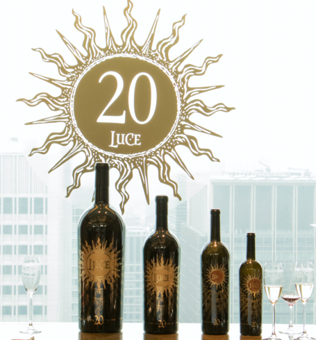 TenutaLuce's tweet photo. There's always the proper size for the perfect gift! #Luce20 #winebottles #xmasgifts https://t.co/zfSIzjKCyb