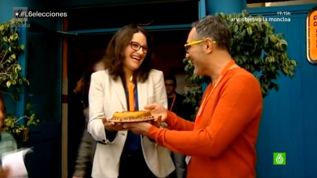 diarilaveucat's tweet photo. Un pastís d’aniversari per a la vicepresidenta @monicaoltra - laveupv https://t.co/Tg9KY2PiZ6 via @laveupv https://t.co/elQK6RcFN1