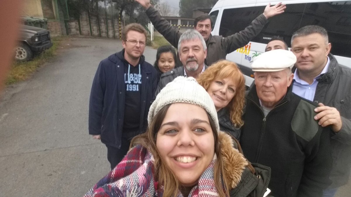 TripBus's tweet photo. Comida de empresa taxi tríp bus https://t.co/4zJ3D22uye