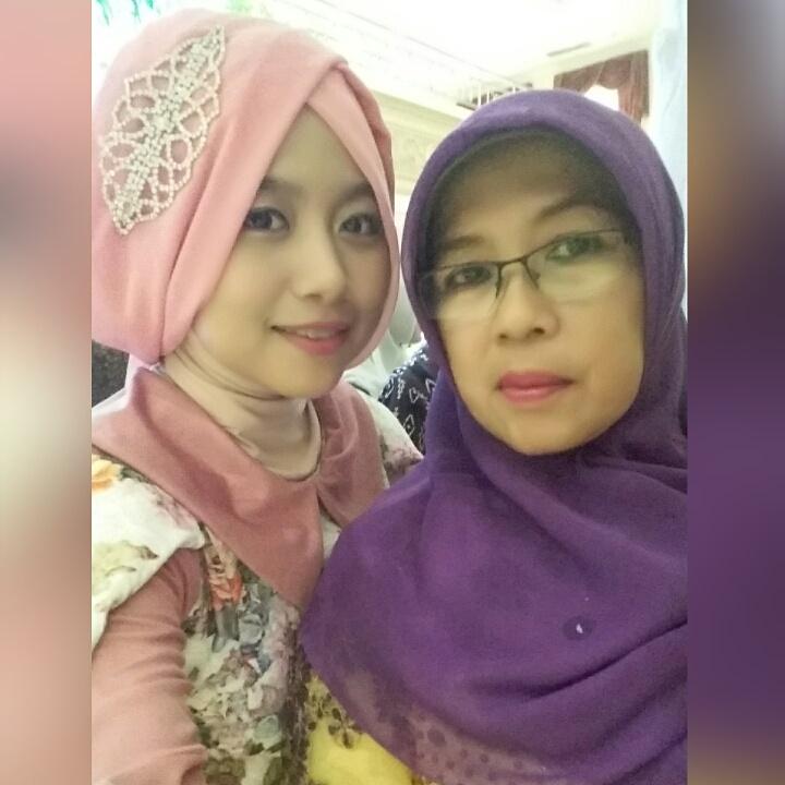 wulanrinzani's tweet photo. Selalu berusaha buat mama tersenyum, kalaupun mama meneteskan air mata, itu airmata kebahagiaan @SCTV_ #IBUKUHEBAT https://t.co/93SZwwL3pB