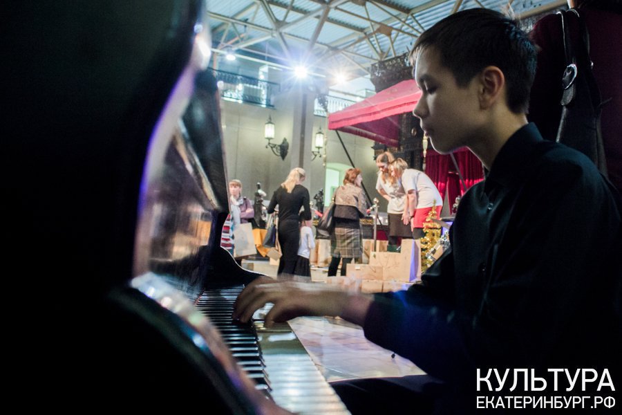 Как было создано около 1000 подарков для детей, проходящих лечение в Центре онкологии. 
культура.екатеринбург.рф/articles/569/i…