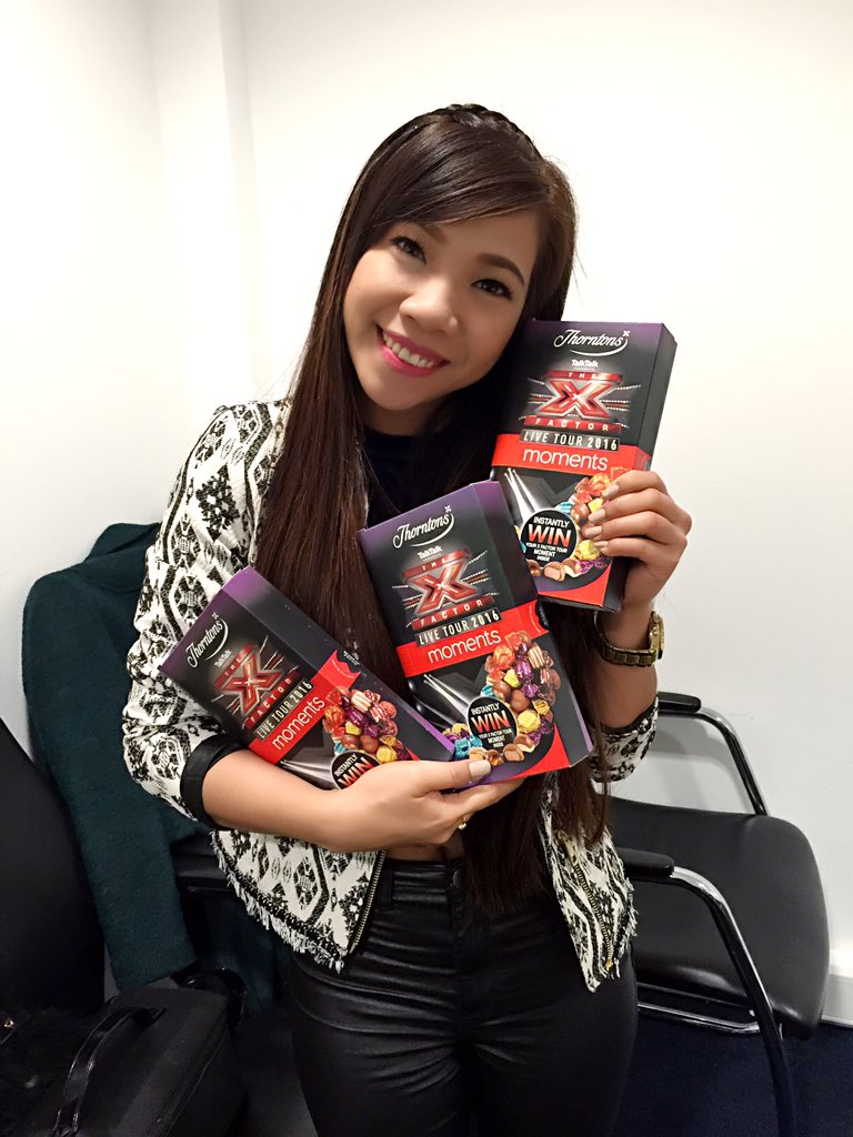 4thimpactMylene's tweet photo. These are PERFECT for Christmas! Love it! I'm ready to meet lovely people in a few minutes! #thorntons #4thimpact😁😂🍫 https://t.co/YrQzEWcXoh