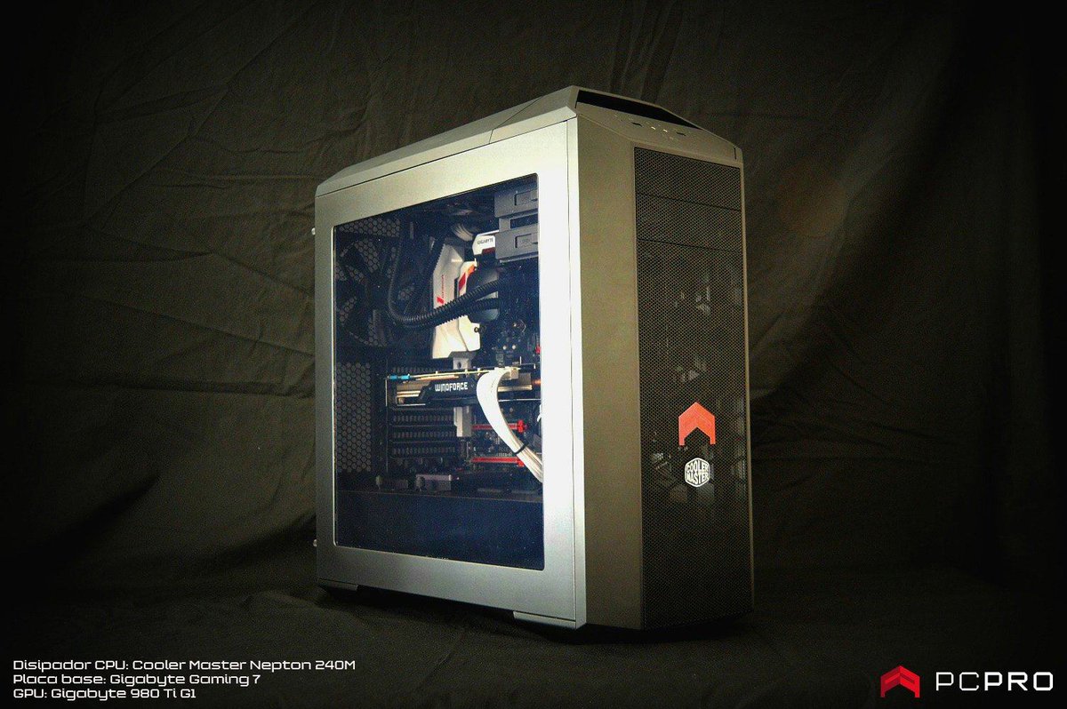 CoolerMaster_RU's tweet photo. А вот какая красота на базе MasterCase Pro 5 получилась у PC PRO - Gaming PC. https://t.co/K0vbbs3g9v