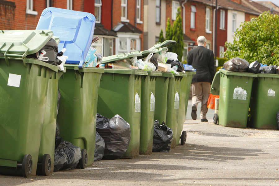Weekly bin collections to be scrapped in bid to save £1m #walsall expressandstar.com/news/2015/12/1…
