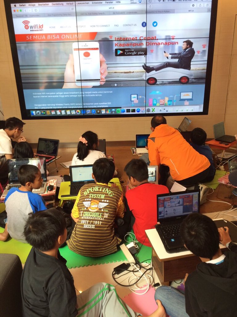 BeFunNColorful's tweet photo. Kids half day coding camp #day1 #codingcamp #procode #dagodigilife @procodecg https://t.co/ZO9AiYPkBj