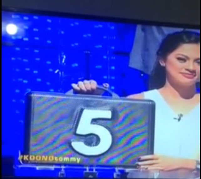 EsguerraFamily's tweet photo. At first akala ko si Pia may hawak sa briefcase ni Tommy no. 5 
Si Ariella Arida pala! (2013 3rd runner up) Close! https://t.co/reHab6sdGi