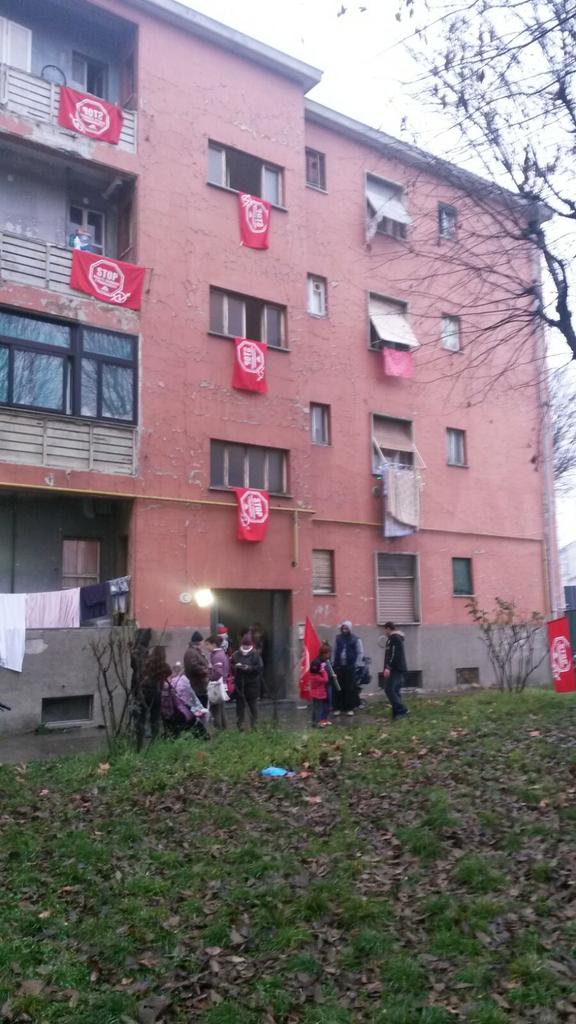 Abitantisansiro's tweet photo. Oggi in via civitali 30 colazione resistente! Noi da qui non ce ne andiamo. Vogliamo soluzioni reali. #bastasgomberi https://t.co/uudwnecDOU