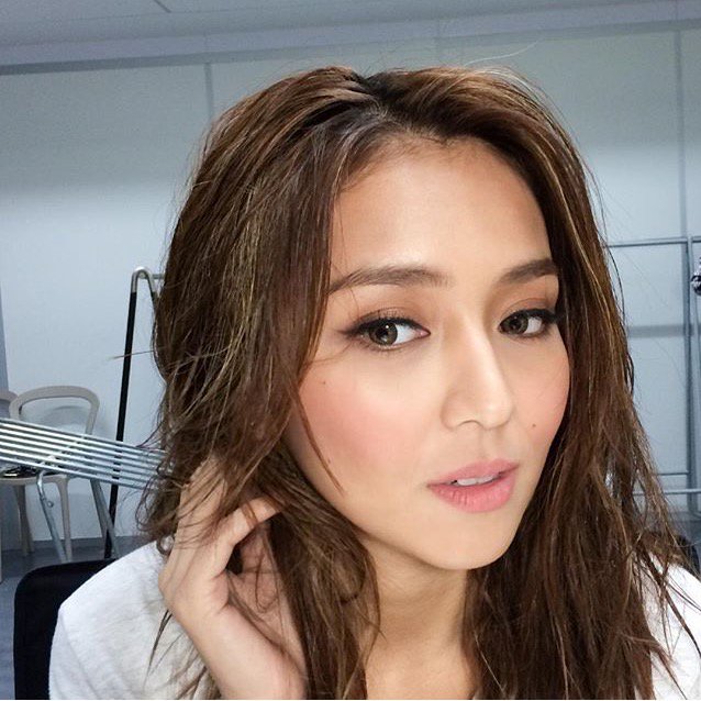 KCMBbarkada's tweet photo. Hello to Kathryn's wet look! How can she be so beautiful? Close up photos are the best! 🌺 #PSYJustTheTwoOfUs https://t.co/lL8DQGllb6
