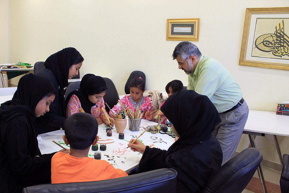 خلال ورشتنا الآن
ورشة نور علـى نور 
 يقوم مبدعينا بتعلم جماليات الخط العربي
#إنضموآ إلينا الآن في مجتمعنا الإبداعي