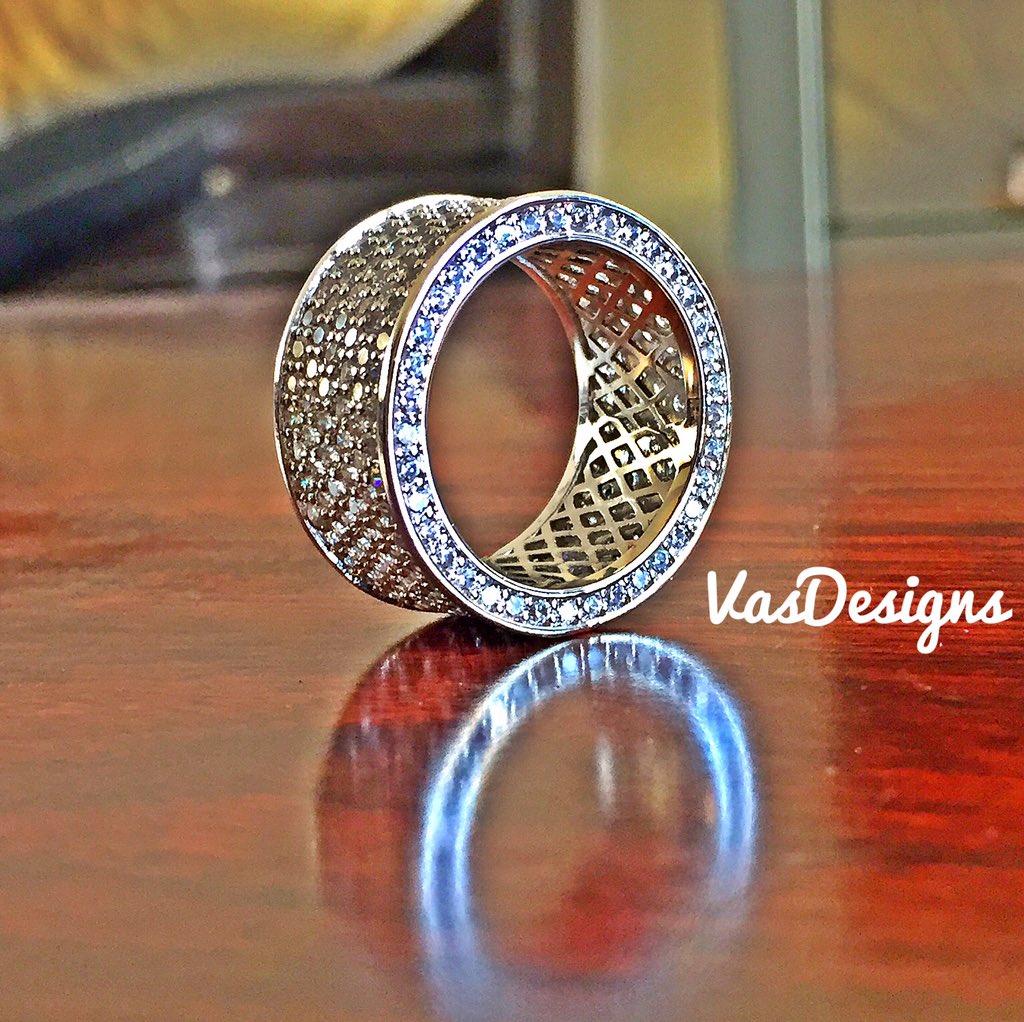 VASDESIGNS's tweet photo. gift for this Christmas season #VasDesigns got your covered. Contact us.Ff snapchat@vasdesigns for 1stlooks https://t.co/T7ycDYGGh6