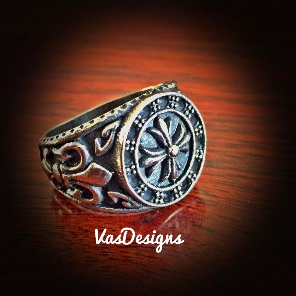 VASDESIGNS's tweet photo. gift for this Christmas season #VasDesigns got your covered. Contact us.Ff snapchat@vasdesigns for 1stlooks https://t.co/T7ycDYGGh6