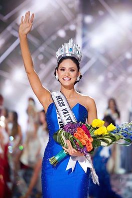 contreraslanz's tweet photo. para kay @PiaWurtzbach talaga yung crown kasi parehas color blue 
#blueis💙💙
#MissUniverse2015 https://t.co/upUzhg9KyJ