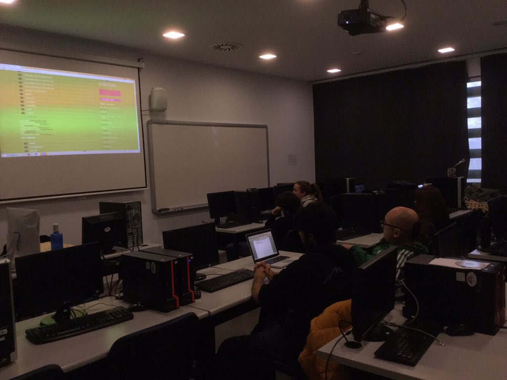 imasonfp's tweet photo. Empezamos la sesión de #CORTOSCIFP de @ElDiaMasCorto en @CIFP_PONFERRADA #PAE2 @cientificomedia https://t.co/krakIvS57L