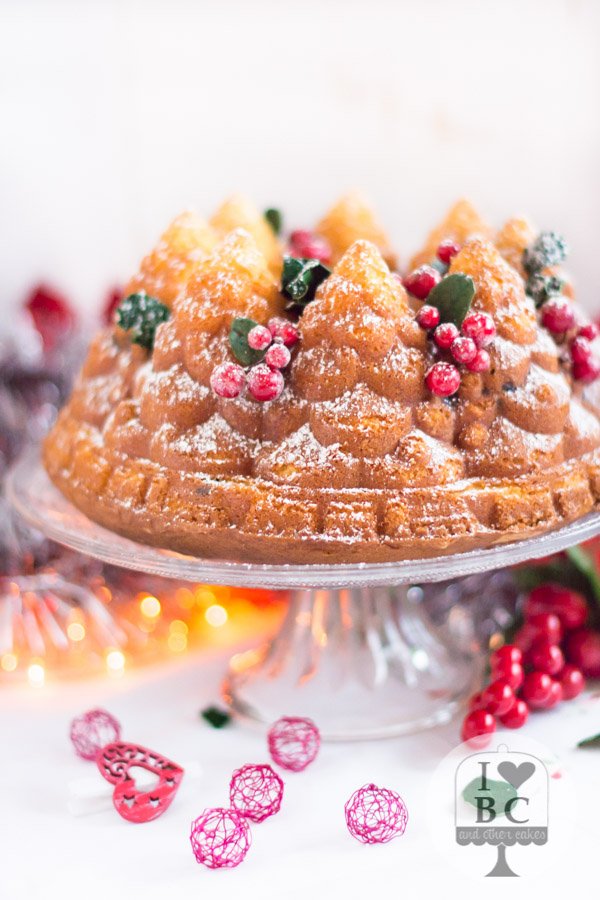 Orange Spice Cranberry Bundt Cake en molde Pine Forest Bundt de <a href="/NordicWareEs/">NordicWareEs</a> ilovebundtcakes.com/orange-spice-c…