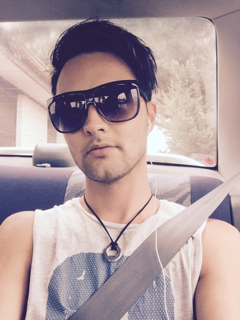 Code013's tweet image. Gotta love yourself before anyone else and lemme tell ya I'm loving me haha #selfie #me #gay #followme #melbourne