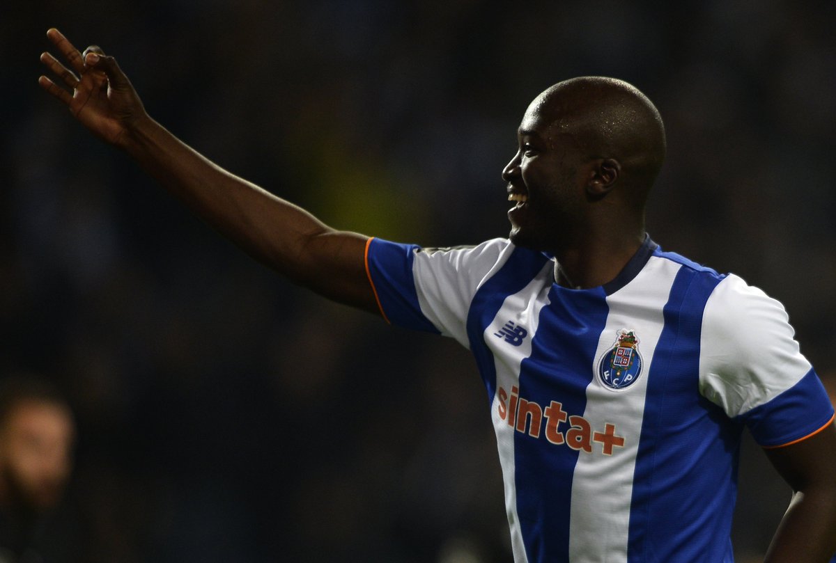 EuropaLeague's tweet image. Porto return to the top in Portugal with 3-1 win against Académica #UEL