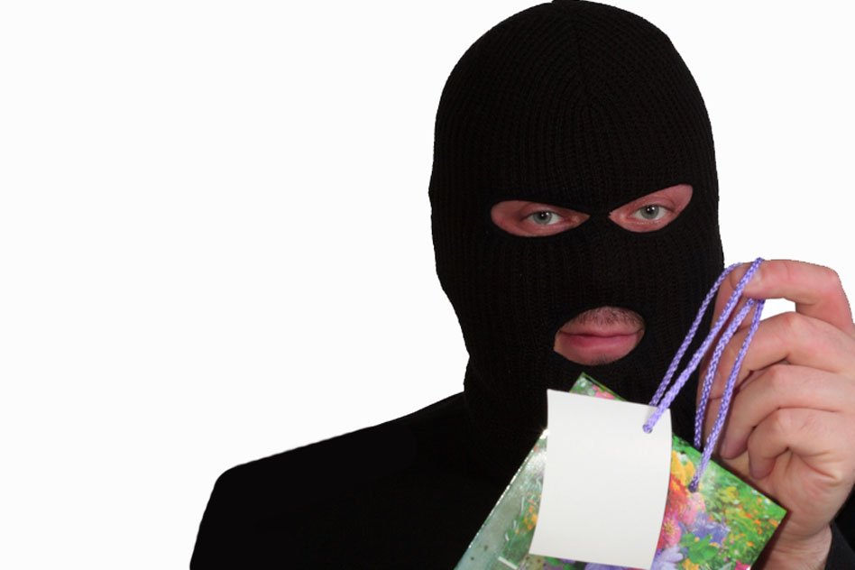 UltraSecurity's tweet image. Stay safe this Christmas, here’s our top tips for a theft-free Christmas: bit.ly/1ltTZLk