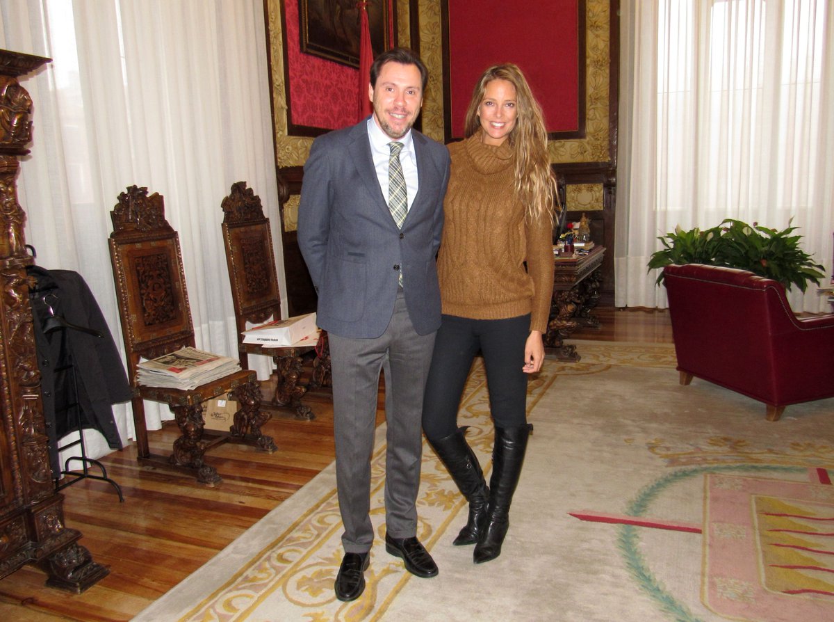Alcalde <a href="/oscar_puente_/">Óscar Puente</a> se ha reunido con la modelo y empresaria <a href="/luyk_e/">Estefania Luyk</a> para ver proyectos de futuro en #Valladolid