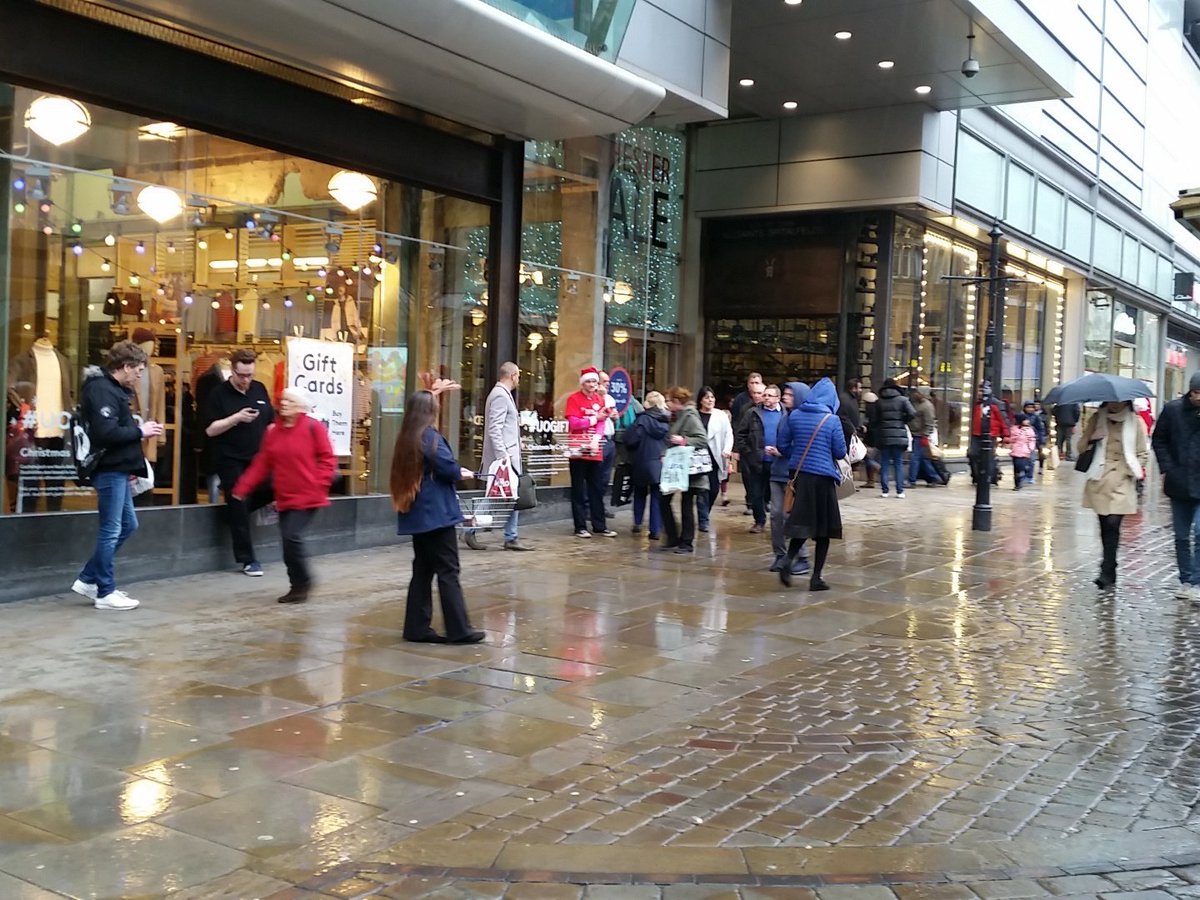 vickyapp's tweet image. Even in the rain #tescohelpsquad @tonyk70