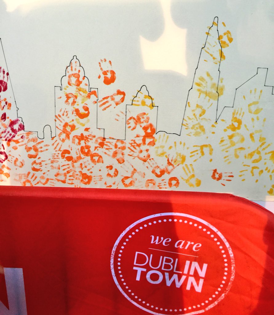 deric_tv's tweet photo. Pop to College Green, Dublin. Get involved @TV3Ireland #HandForHomelessness @IrelandAMTV3 @shanebyrneoffic #H4H 🎅🏼🎄 https://t.co/McCitTqjNz