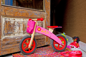 tweeonsgeluk's tweet photo. Voor de #dames zijn nog wel enkele #loopfietsen en #loopscooters te bestellen https://t.co/KZwr73oIu9 #kerst https://t.co/7GvlVFgDFZ