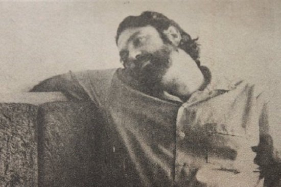 iyitweet's tweet photo. Çünkü ben kitap değilim, çünkü ben öldükten sonra kimse beni okuyamaz. Yaşarken anlaşılmaya mecburum.

/Oğuz Atay/ https://t.co/ESNKrOJZOc