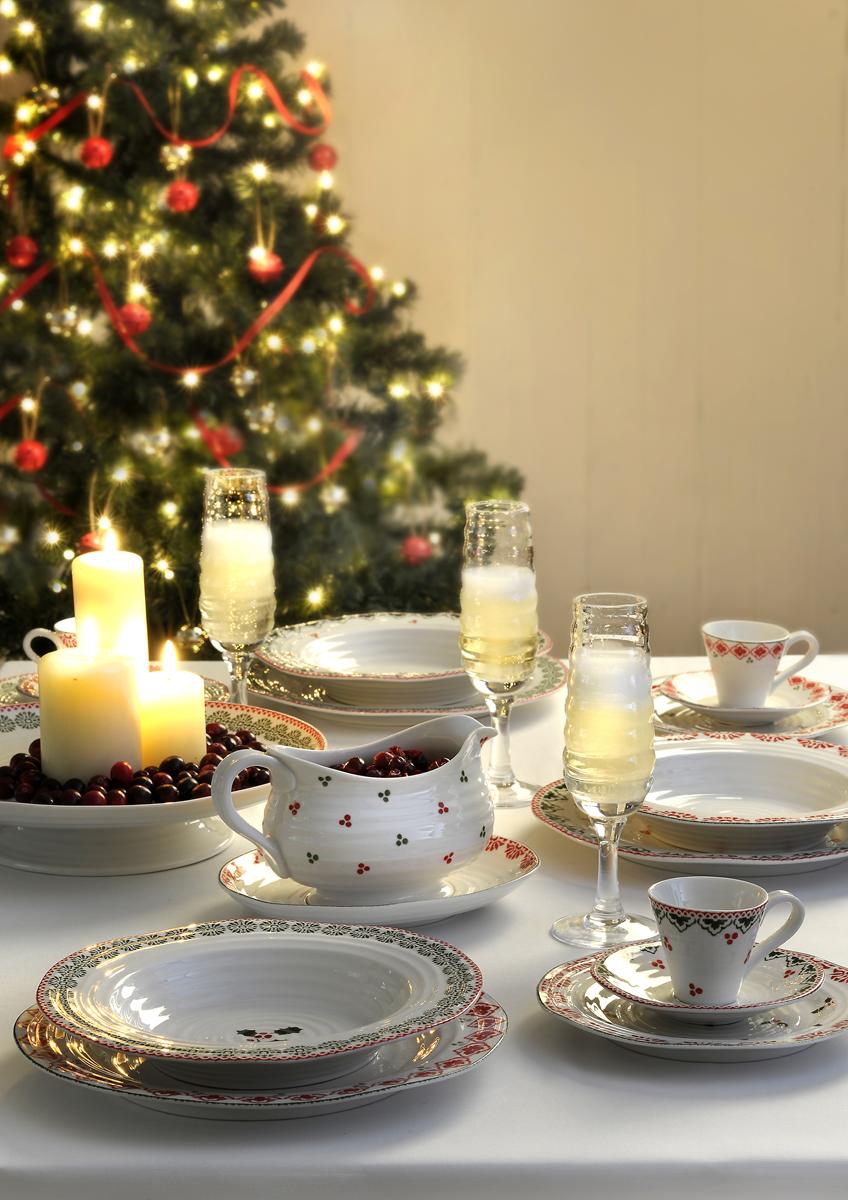 byportmeirion's tweet image. It's #ChristmasWeek! Need a little something to make your table festive? Get #tableready! bit.ly/1bUvnS8