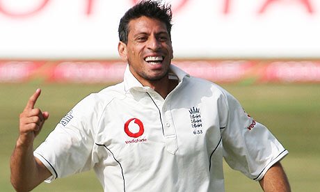 Happy birthday to former England seamer Sajid Mahmood. Did you know? Sajid is related to boxer Amir Khan! 