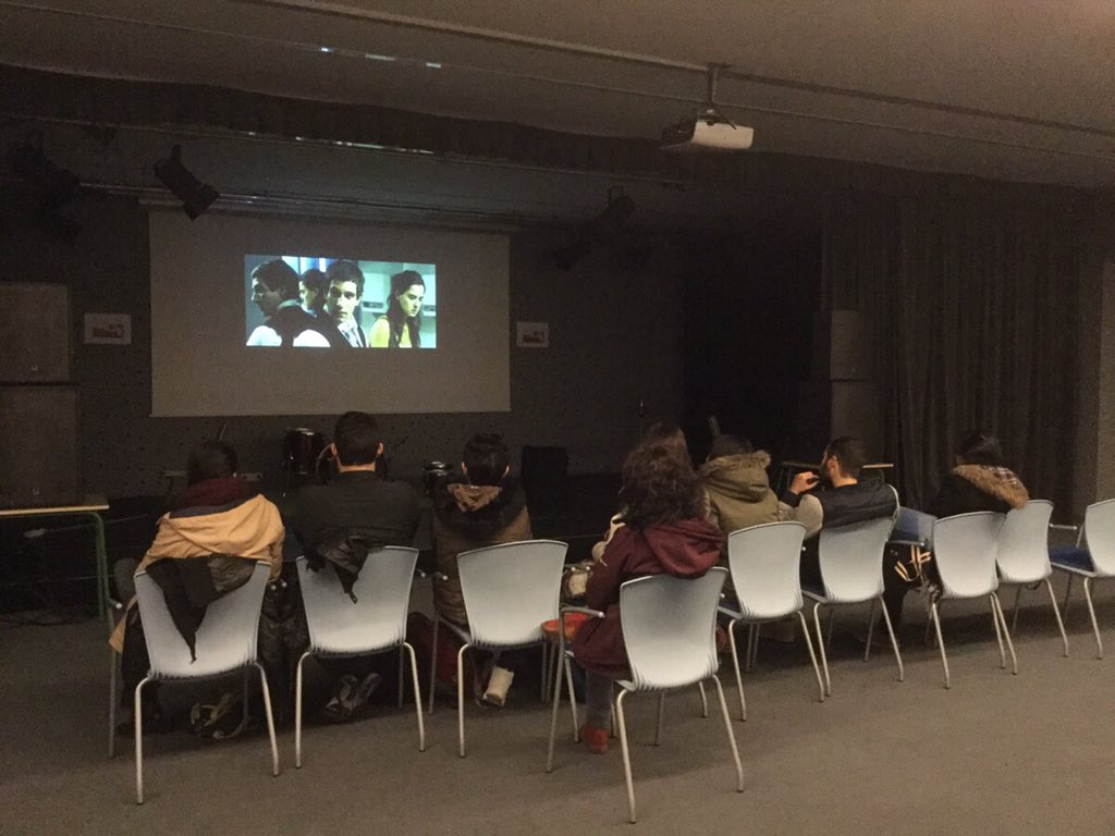 imasonfp's tweet photo. Y seguimos participando en las sesiones de #cortoscifp en @ElDiaMasCorto en @CIFP_PONFERRADA #PAE1 @xoqueartetienes https://t.co/U6qcn4DfFL