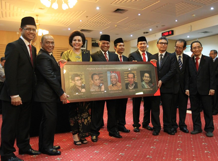 Serah terima jabatan Pimpinan KPK periode 2011-2015 kpd Pimpinan baru KPK periode 2015-2019 sore ini di Jakarta