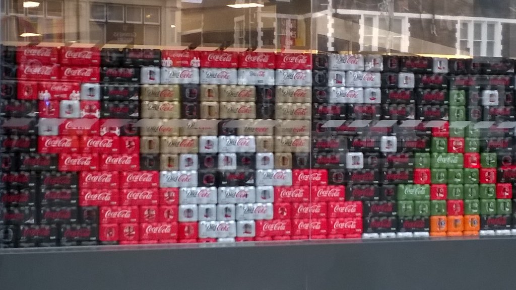 kate201130's tweet photo. Festive coke!! https://t.co/K7G8Q6AXdJ