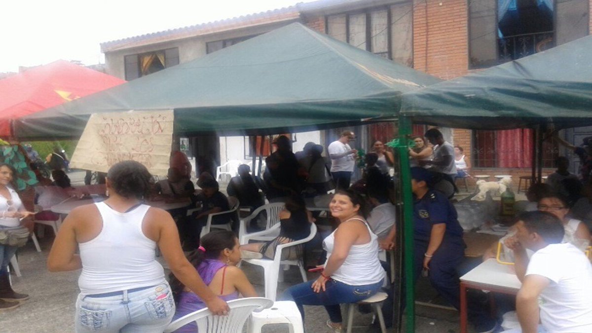 ProyectAgrop's tweet photo. Seguimos apoyando el desarrollo del campo con mercado campesino en Samana (Caldas) @CarabinerosCol #JuntosConElCampo https://t.co/PjP5D3Qqcc
