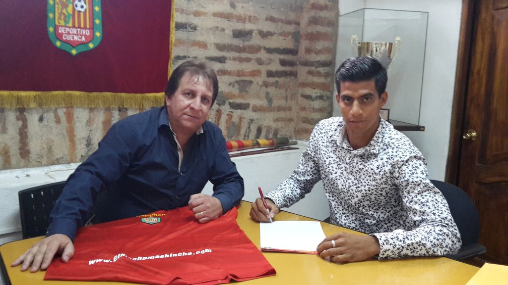 DCuencaOficial's tweet photo. OFICIAL Roberto Luzarraga @patukito11 firmó por un año con #DCuenca 2016. Bienvenido Patukito al Expreso Austral https://t.co/u17mBKYXh5