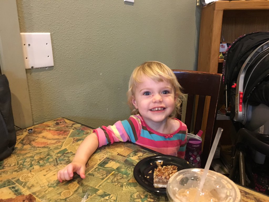 djl2258's tweet photo. Miss Abigail Hope having a coffee break on Galveston Island #LandonFamilyValues https://t.co/OnRKYa0pWO
