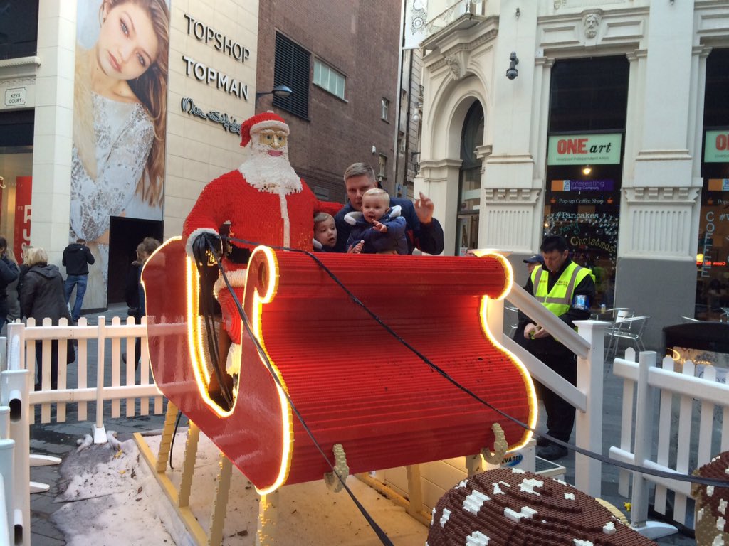 LiamPaulieD77's tweet photo. Christmas Fun with the Boys in town πβοΈπ
π»π @SiobhanCathT80 #LegoSleigh https://t.co/iTnCo7aXOW