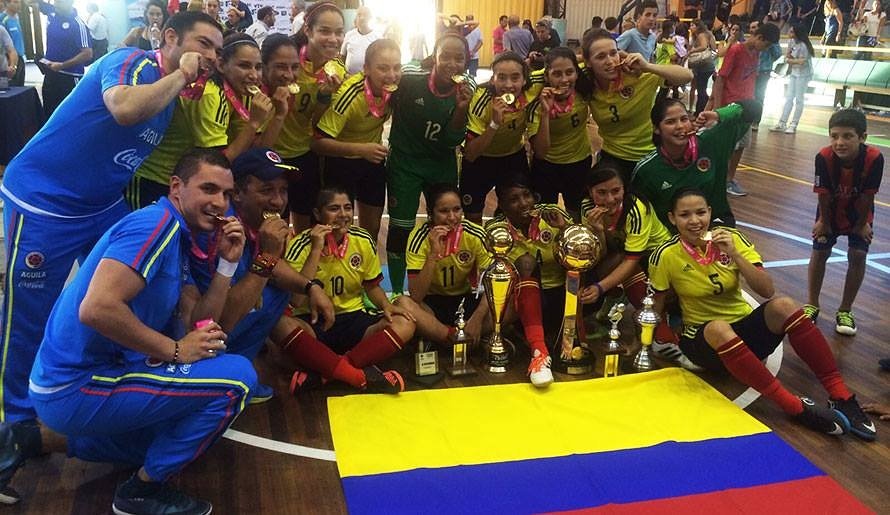 CopaOro100's tweet photo. ¡#OrgulloFCF #FCFFemeninoFutsal
SIGUENOS https://t.co/BIlLxMWQOz