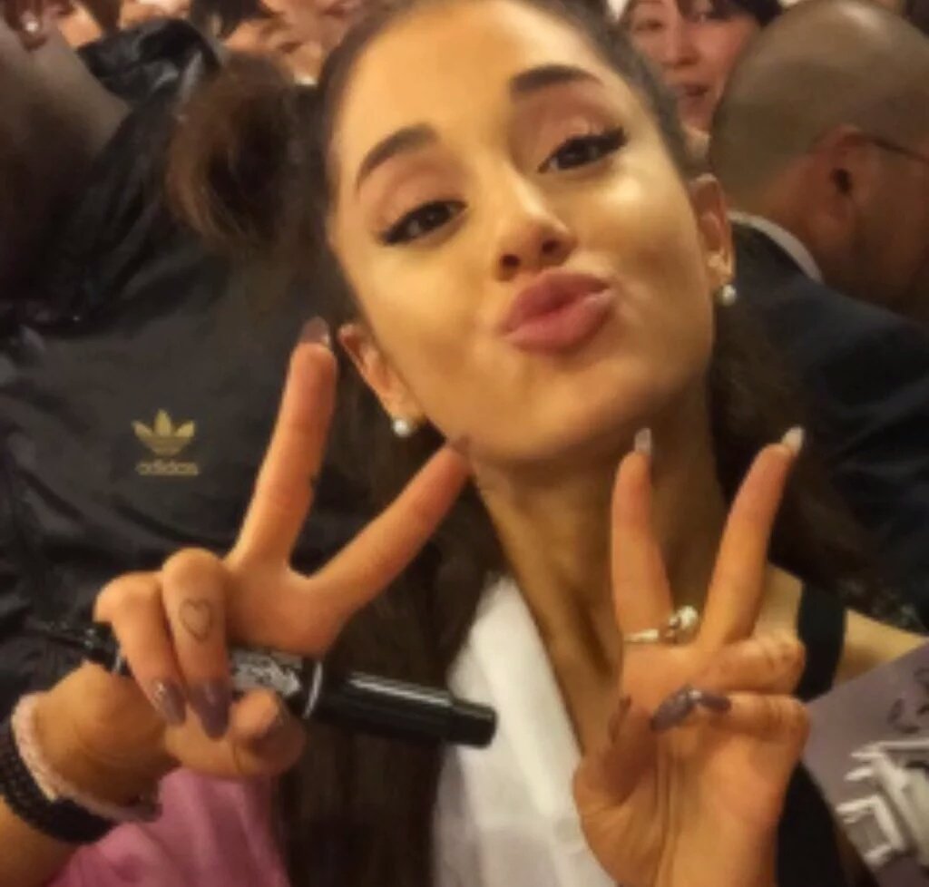 Ariana Grande ♚★ (@ariigrandecba) on Twitter photo 