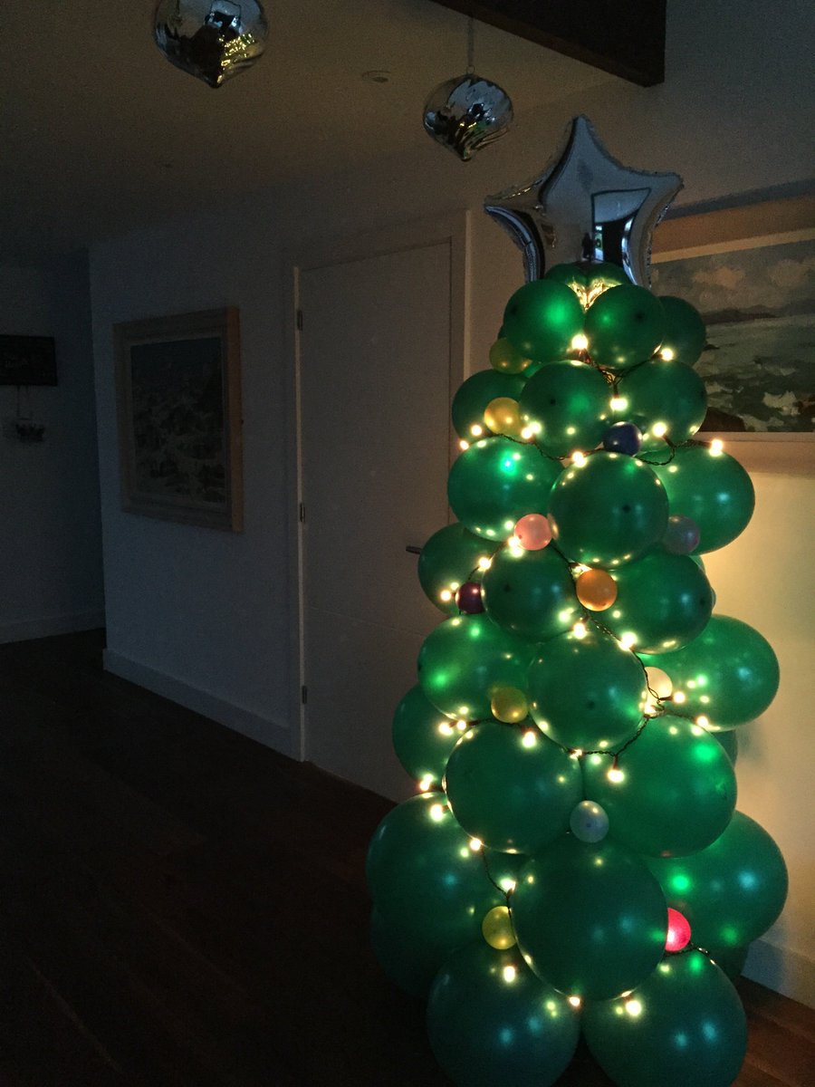 Seascapehols's tweet photo. Thank you very much @balloon_platoon for a fabulous Christmas tree
#christmasballoons #bestdisplayever https://t.co/H5wVnXKuGx