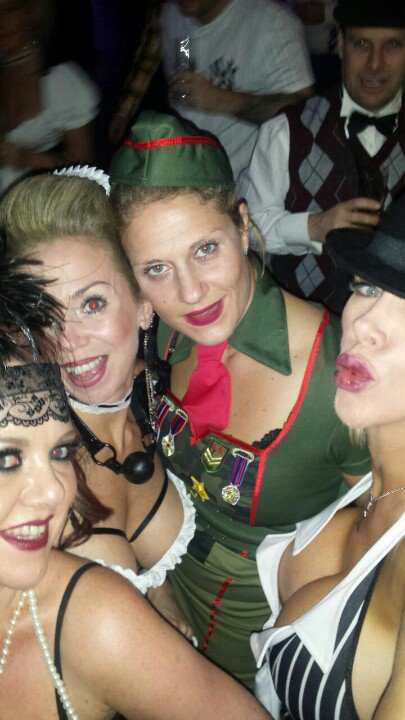 DJTaniaAmazon's tweet photo. More from @TonyTrumanIbiza GREAT GATSBY party
#Trusdos #greatgatsby #Brooklands https://t.co/34LcArPj8B