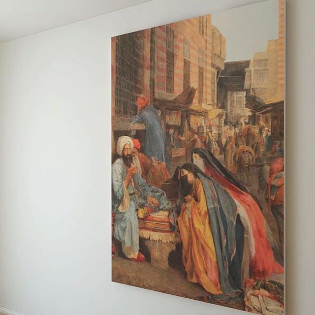 في الحارات القديمة حكايات تروى وقصص لا تنتهي ❤

يمكنك طلبها عن طريق الموقع مباشرة demart.sa