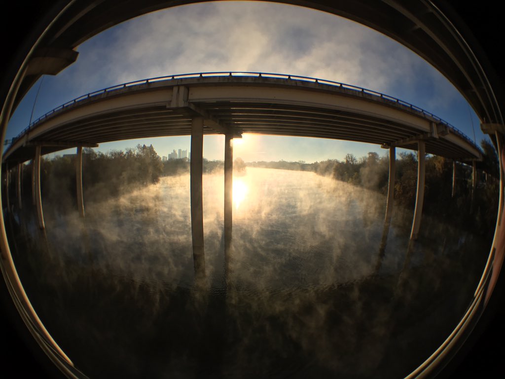 JoshuaJamesATX's tweet photo. Town Lake is Steaming Hot. Photo by https://t.co/TMt29ykHCZ #notahotspring #citylife #atx #runningtrail https://t.co/wB7jrH803I