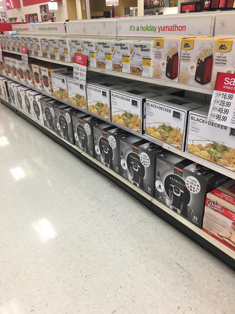 Magicians at 1046 will make every guests dream come true! #InTheStoreOnTheFloor @keithlyons01@LydiaDiazTGT@samshah21