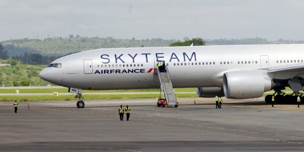 LaTribune's tweet photo. Vol Air France #AF463 dérouté au Kenya : un policier à la retraite en garde à vue >> https://t.co/9LyXiE5whP https://t.co/Pg4FwneyON