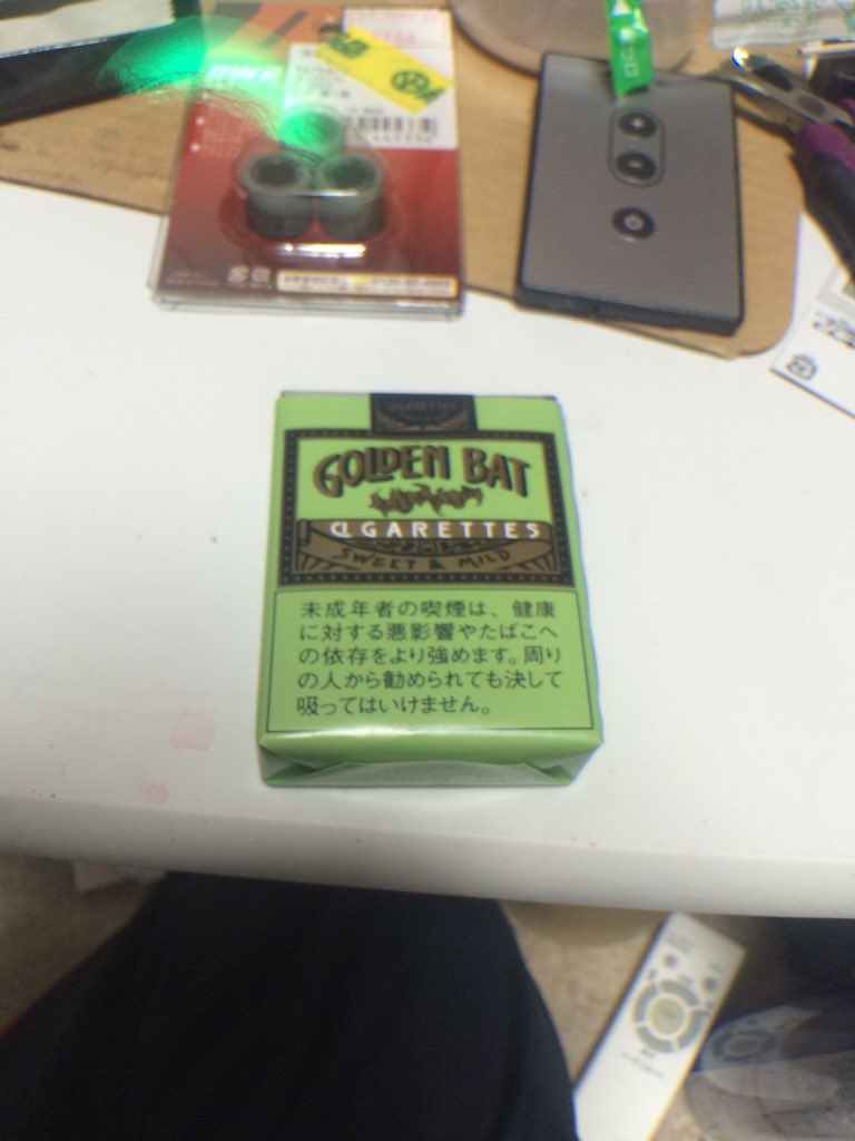 今ふと思いついた、カメラにメガネ当ててピント合わせてからメガネどけたらその人が裸眼で見える世界伝わるんじゃね?