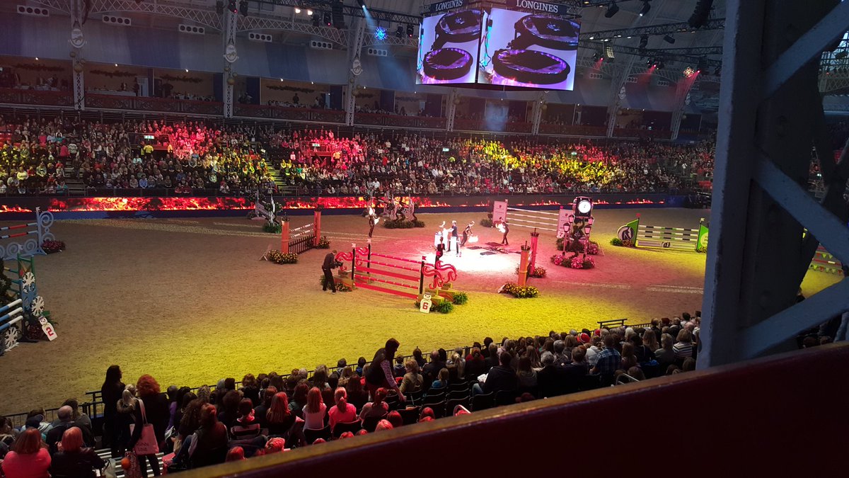 GinnyHoweEvent's tweet photo. Feeling massively spoilt @olympiahorse Private box thanks to Nick/@ClaireFoster . Watching very competitive classes! https://t.co/YwuGSlj4J9