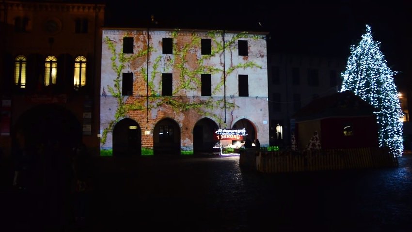 #Dicembre2015 Piazza Risorgimento, Palazzo del Comune di #Alba. Buone Feste ! #MappingAlba youtube.com/watch?v=_7gdf-…