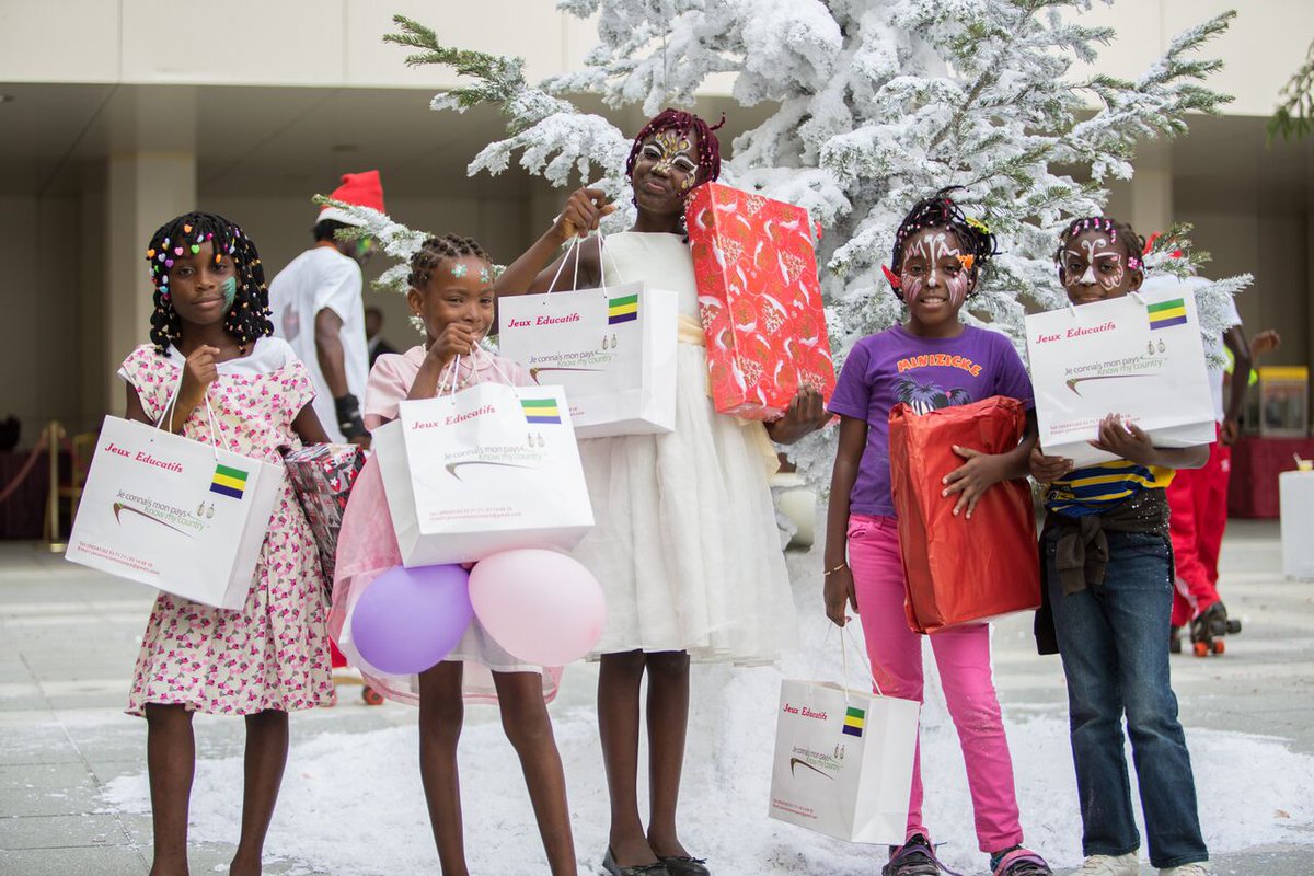 Nos petites filles Elisabeth et Deborah étaient aussi à nos côtés hier pour célébrer #Noël au Palais Rénovation !